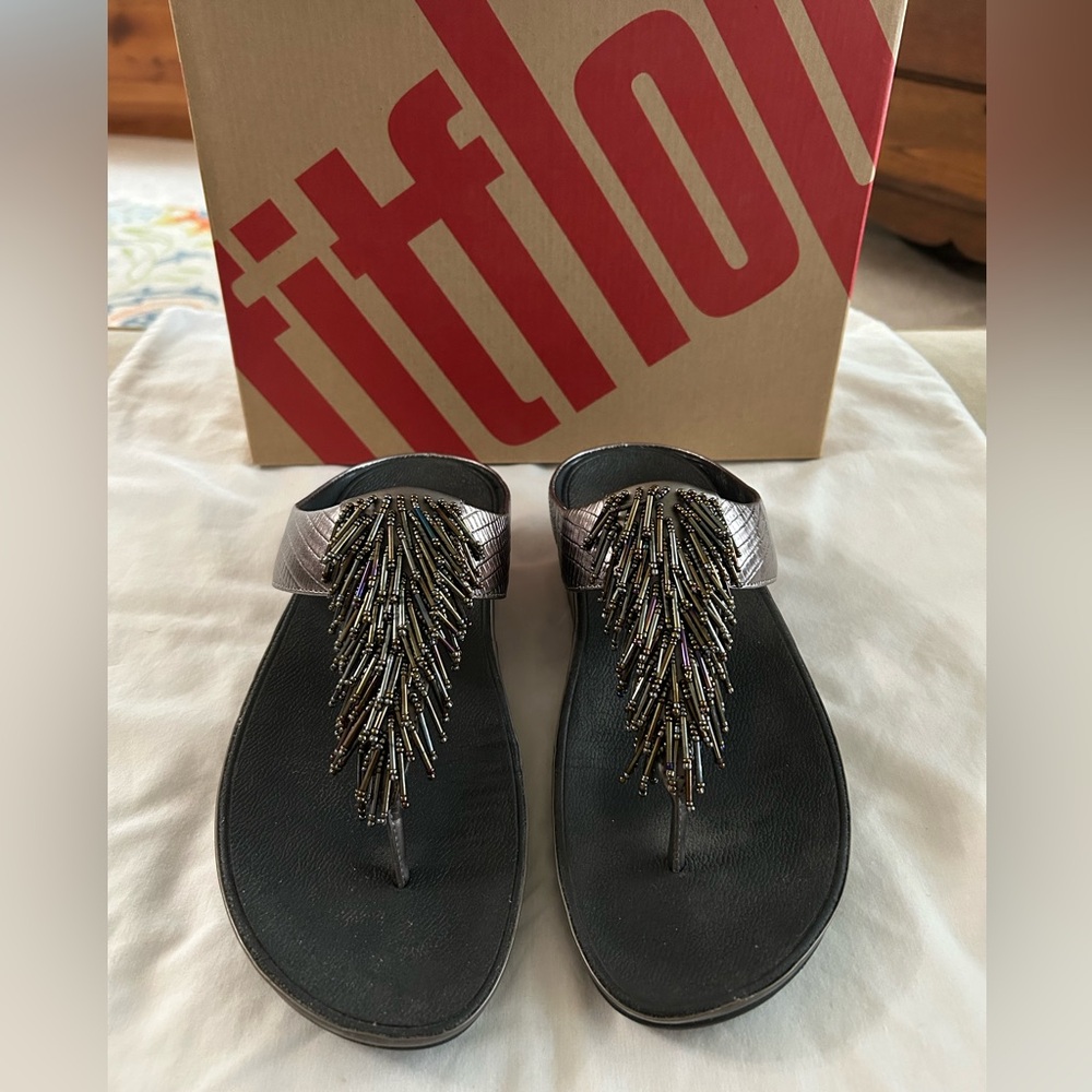 FitFlop Women's ‘CHA CHA’ size 8 silver nimbus Sandals with Beaded accessories